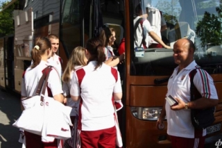 Beszállás a buszba