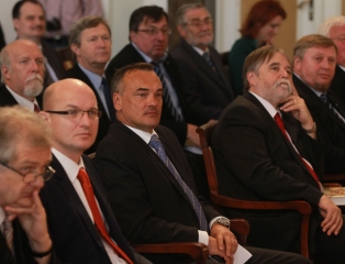 Életút program 2013-2017, a MOB és az egyetemek szerződésének aláírása