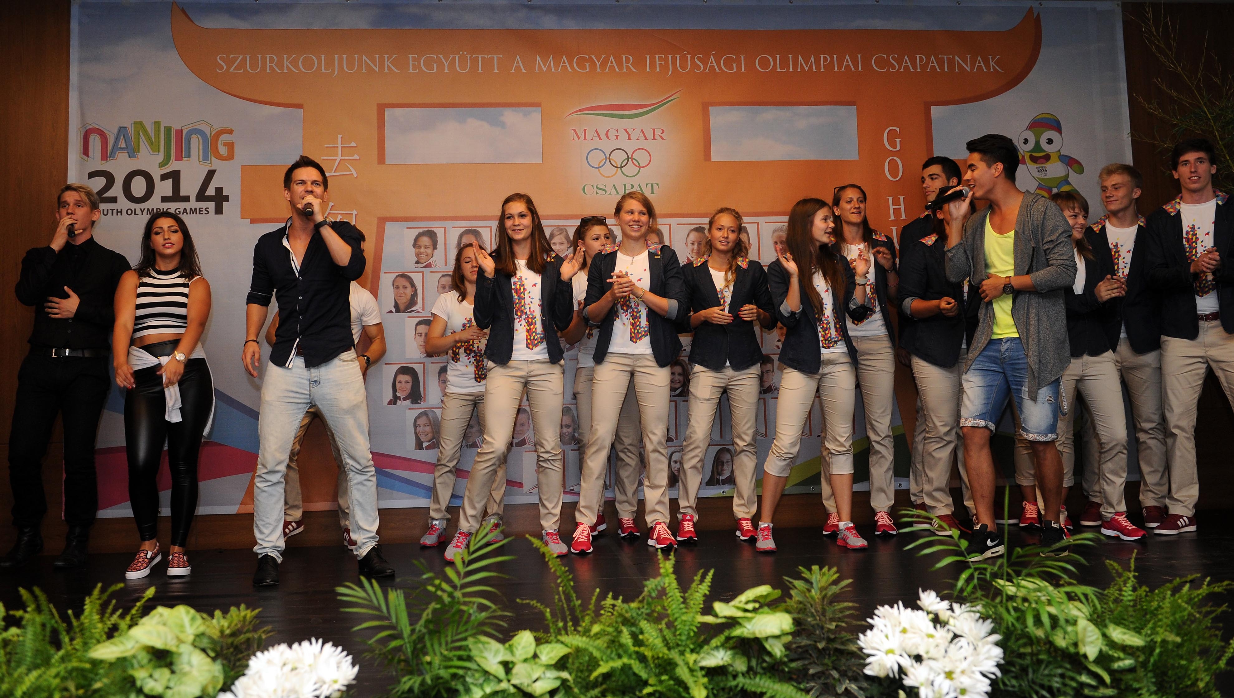 Finálé, a sportolók és Biga közös éneklése