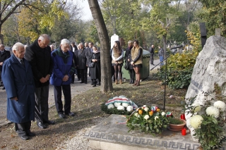 dr. Csanádi Árpád sírjánál