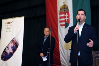 dr. Bartha Csaba, a MOB sportigazgató helyettese tartja előadását
