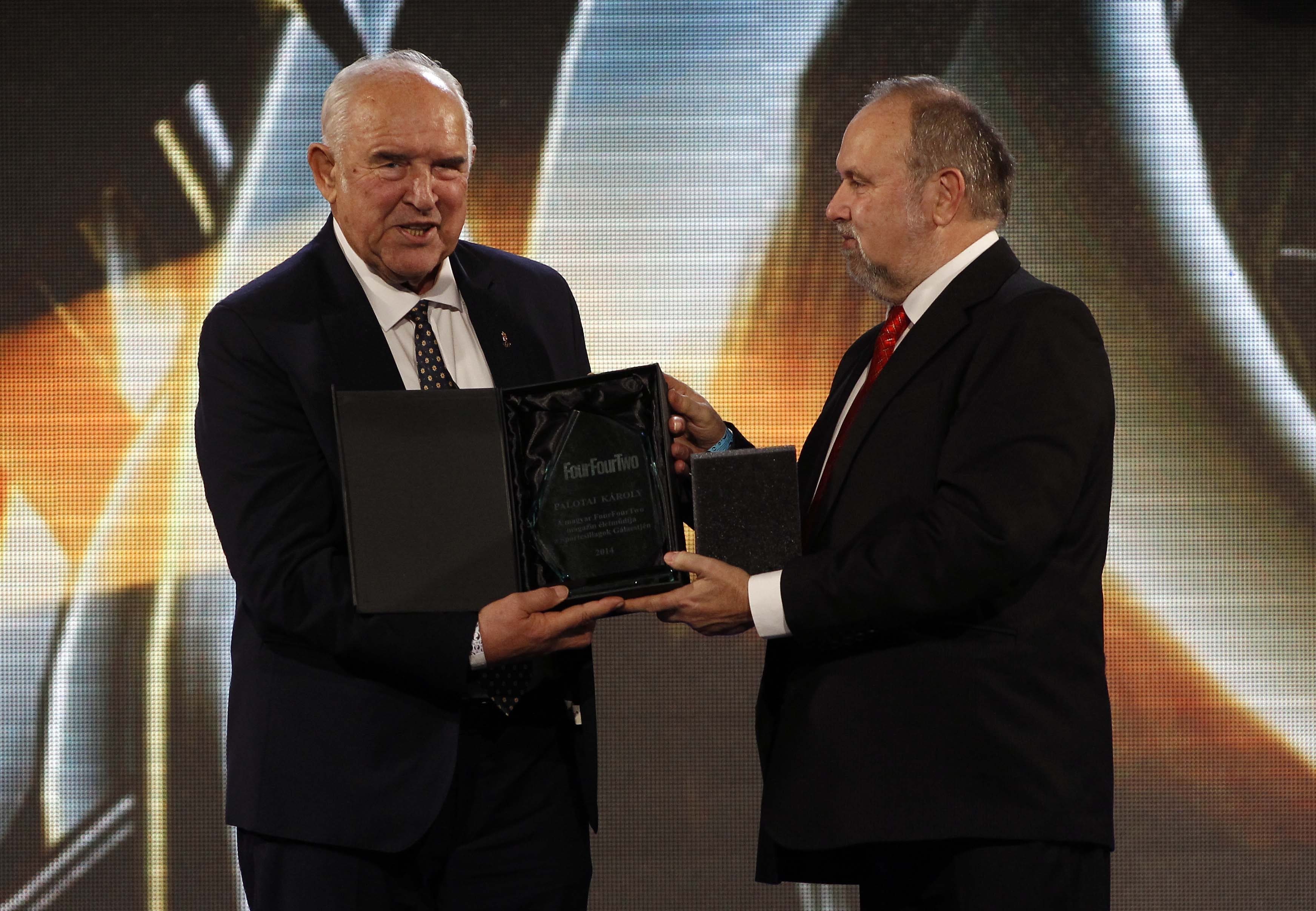 Különdíjas Palotai Károly, Dobor Dezső