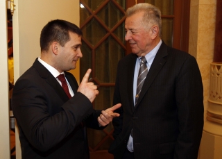 Csampa Zsolt, Schmitt Pál