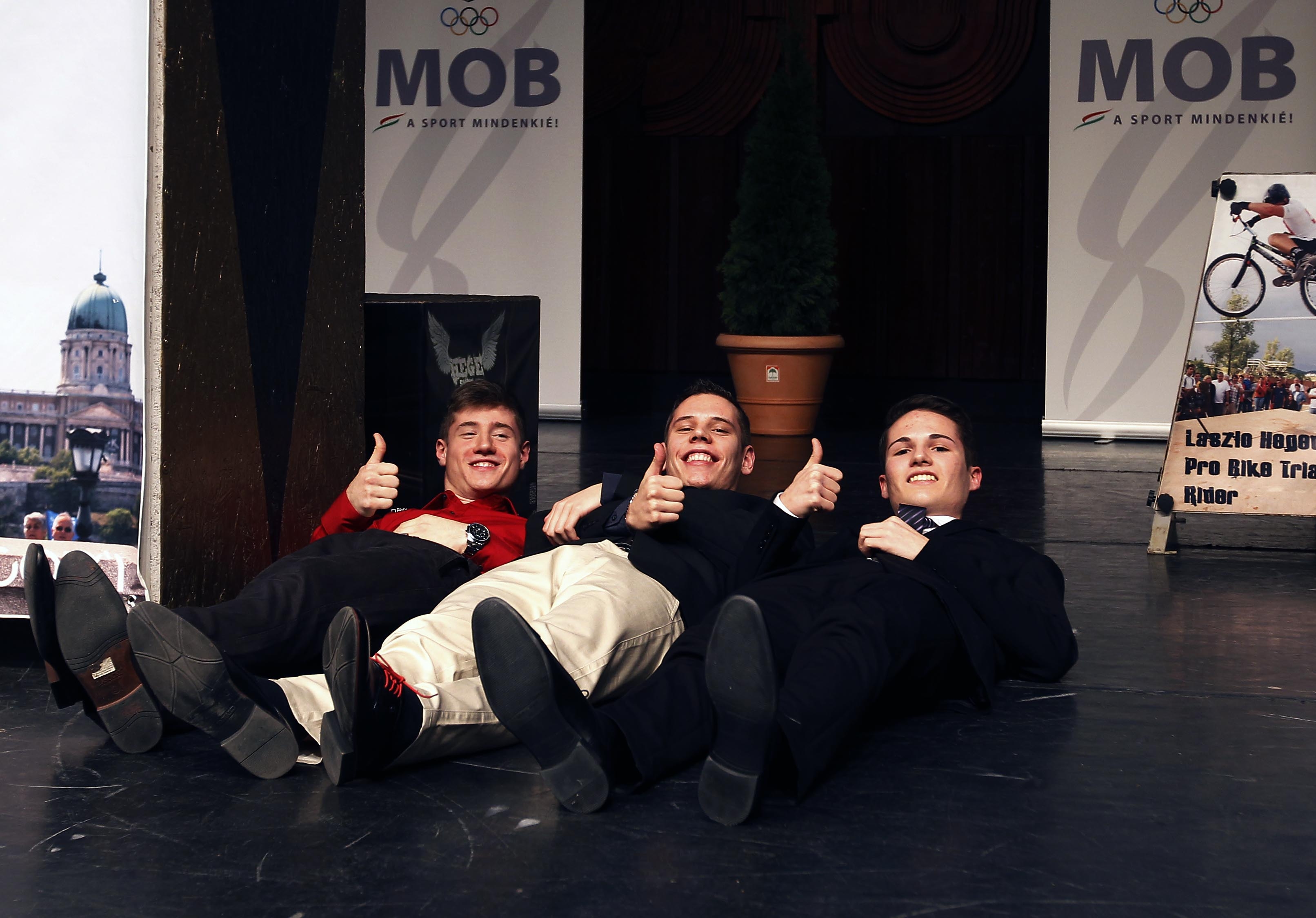 ...majd Péni István sportlövő is csatlakozott
