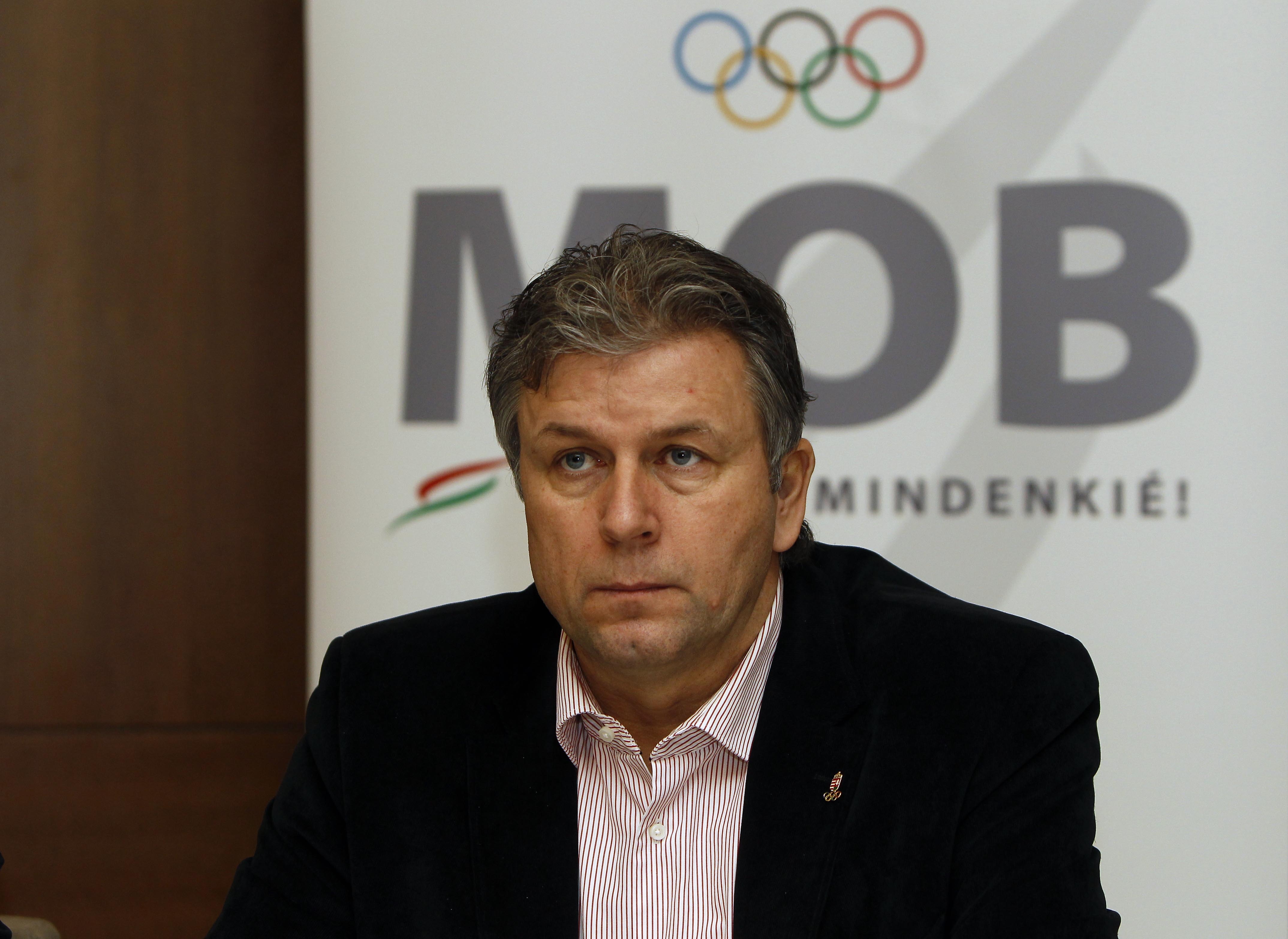 Fábián László, a MOB sportigazgatója, a magyar csapat bakui vezetője