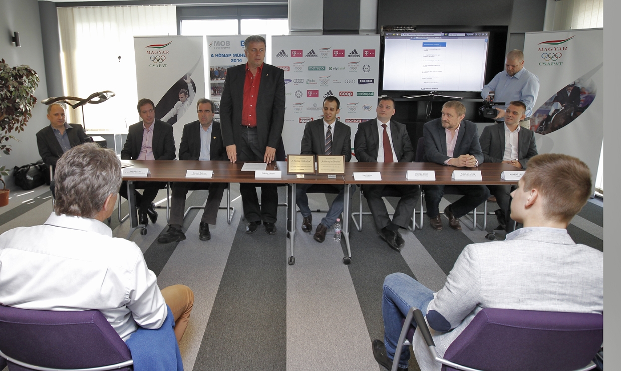 Fábián László, a MOB sportigazgatója köszönti a résztvevőket