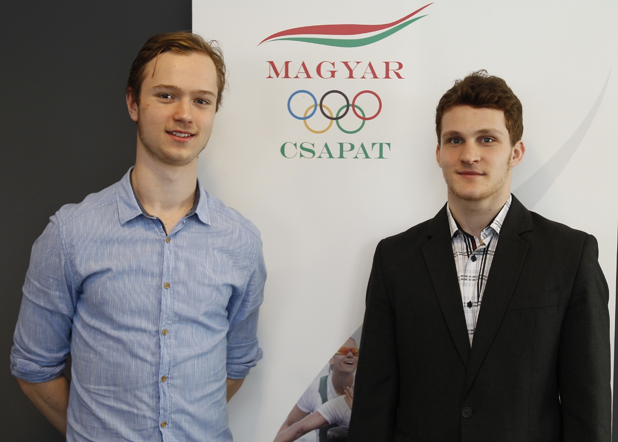 Erdély Csanád és Vincze Péter jégkorongozó a krakkói vb-ről érkezett