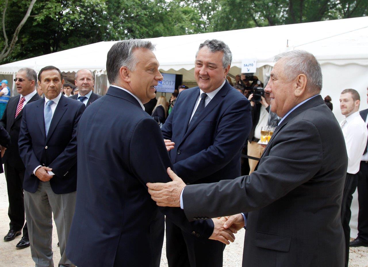 Orbán Viktor köszönti a vendégeket