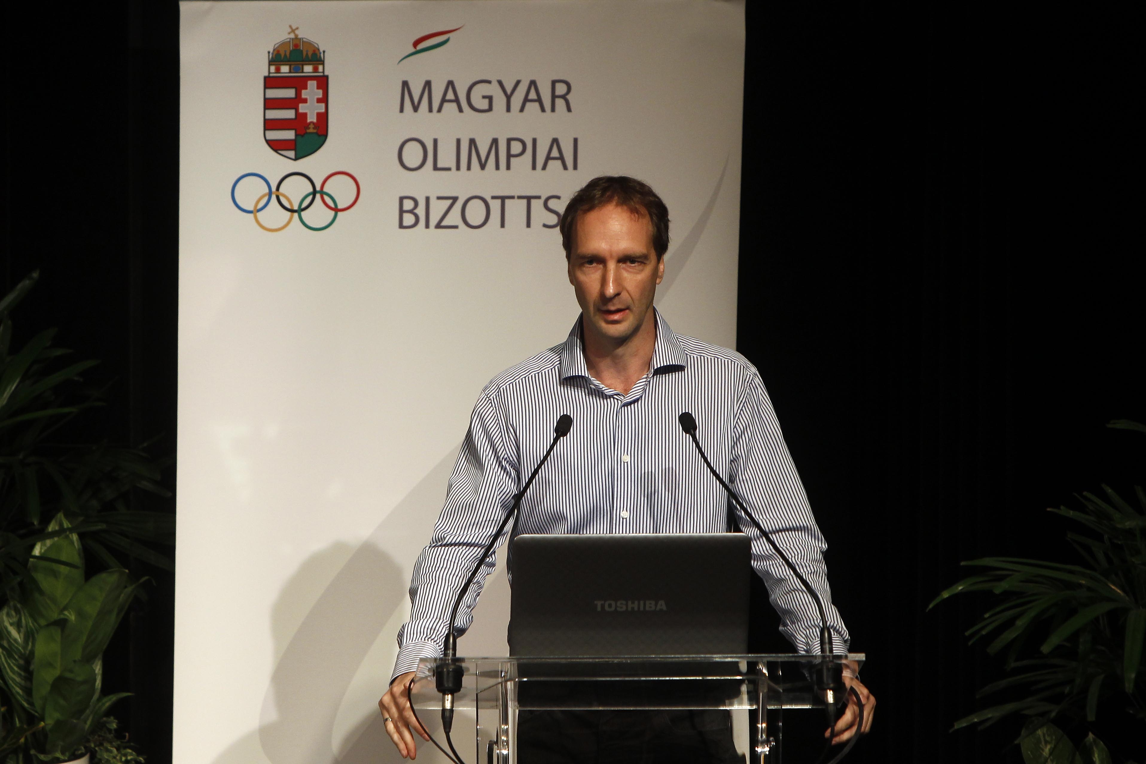  Oszkó Péter