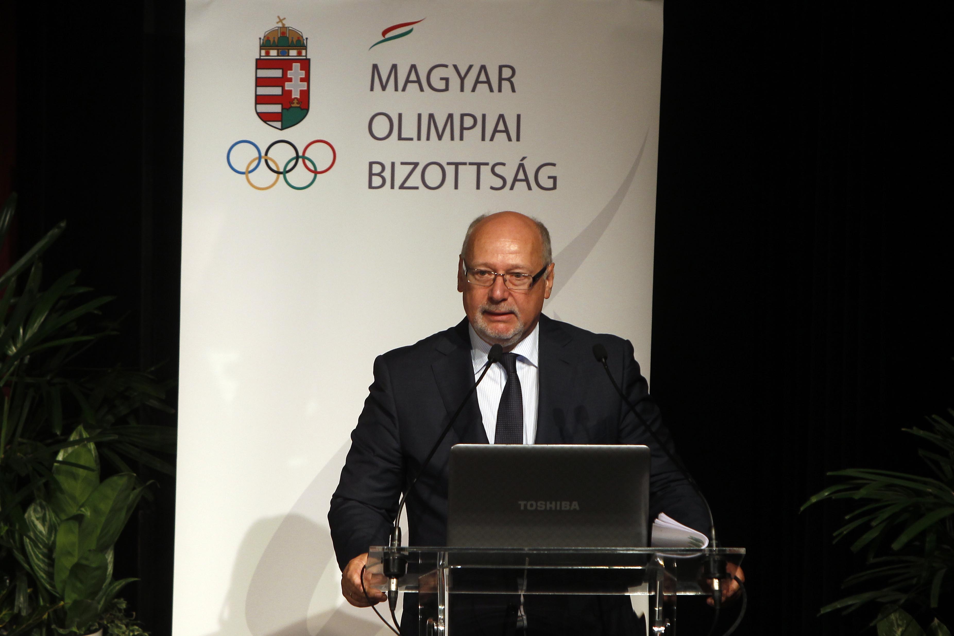  Dr. Bienerth Gusztáv, gazdasági szakember
