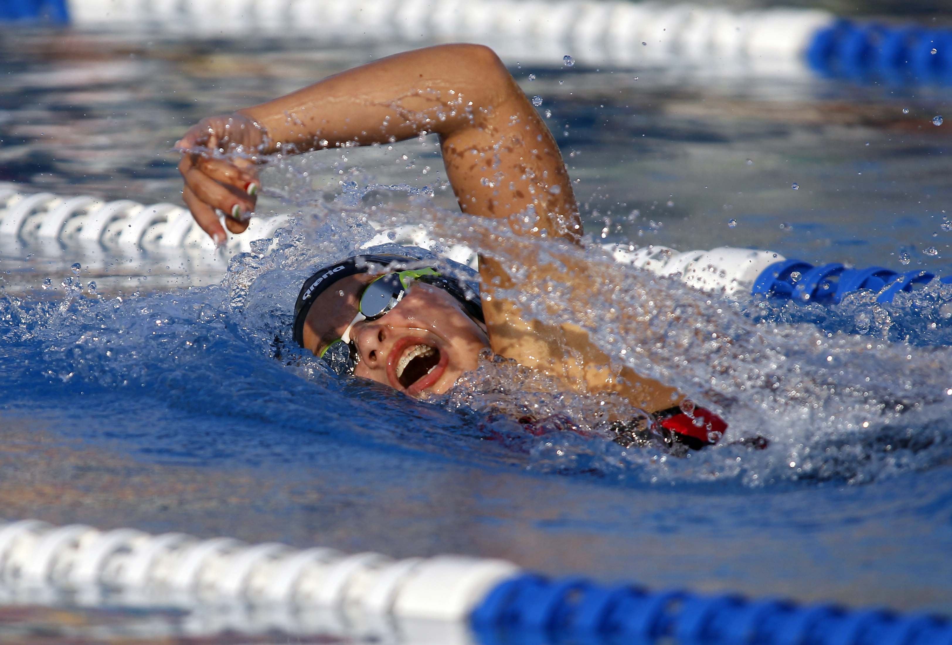  Nemzeti színű körmökkel...