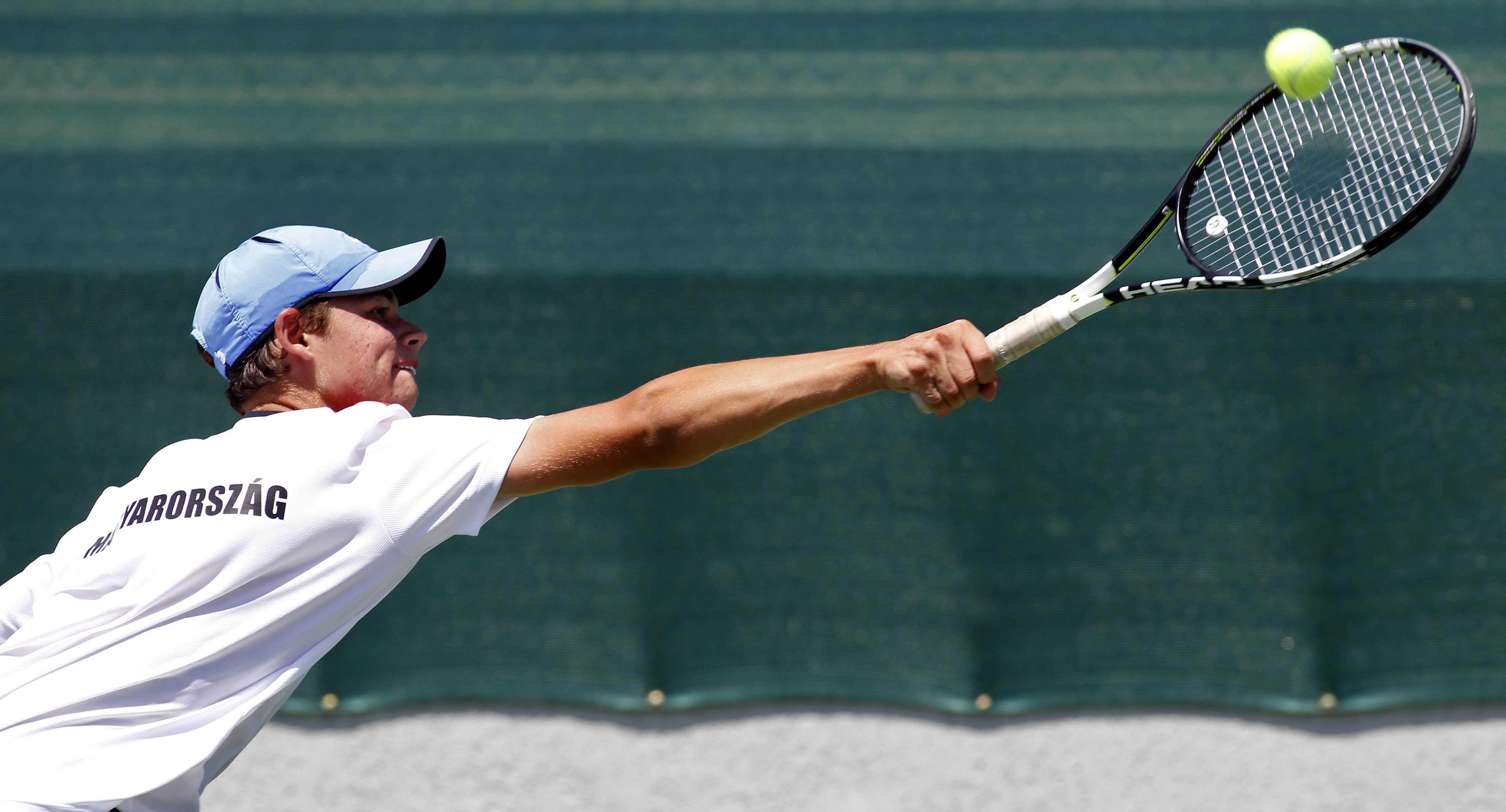 Khin Dániel párosban továbbjutott