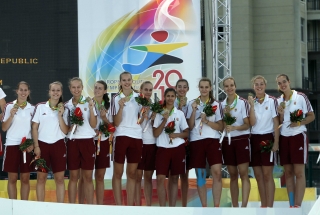A bronzérmes kosaraslányok