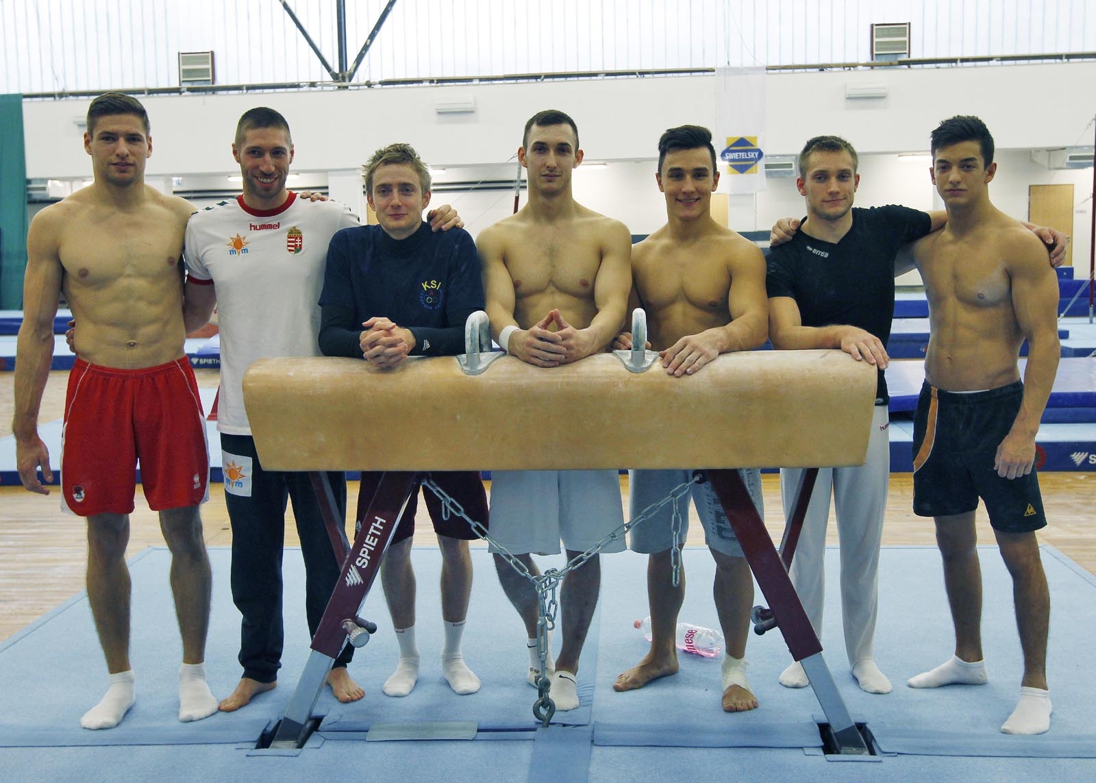 Balról: Vecsernyés Dávid, Berki Krisztián, Hidvégi Víd, Szabó Nándor, Babos Ádám, Vágner Levente, , Dudás Norbert