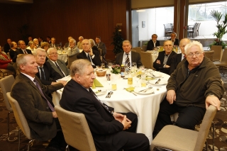 Labdarúgók: Gelei József, Básti István, Rákosi Gyula, Palotai Károly, Keglovich László, Branikovics László, Juhász István (félig takarva), Vépi Péter