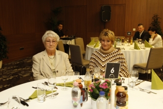 Fábiánné Rozsnyói Katalin és lánya, Mónika