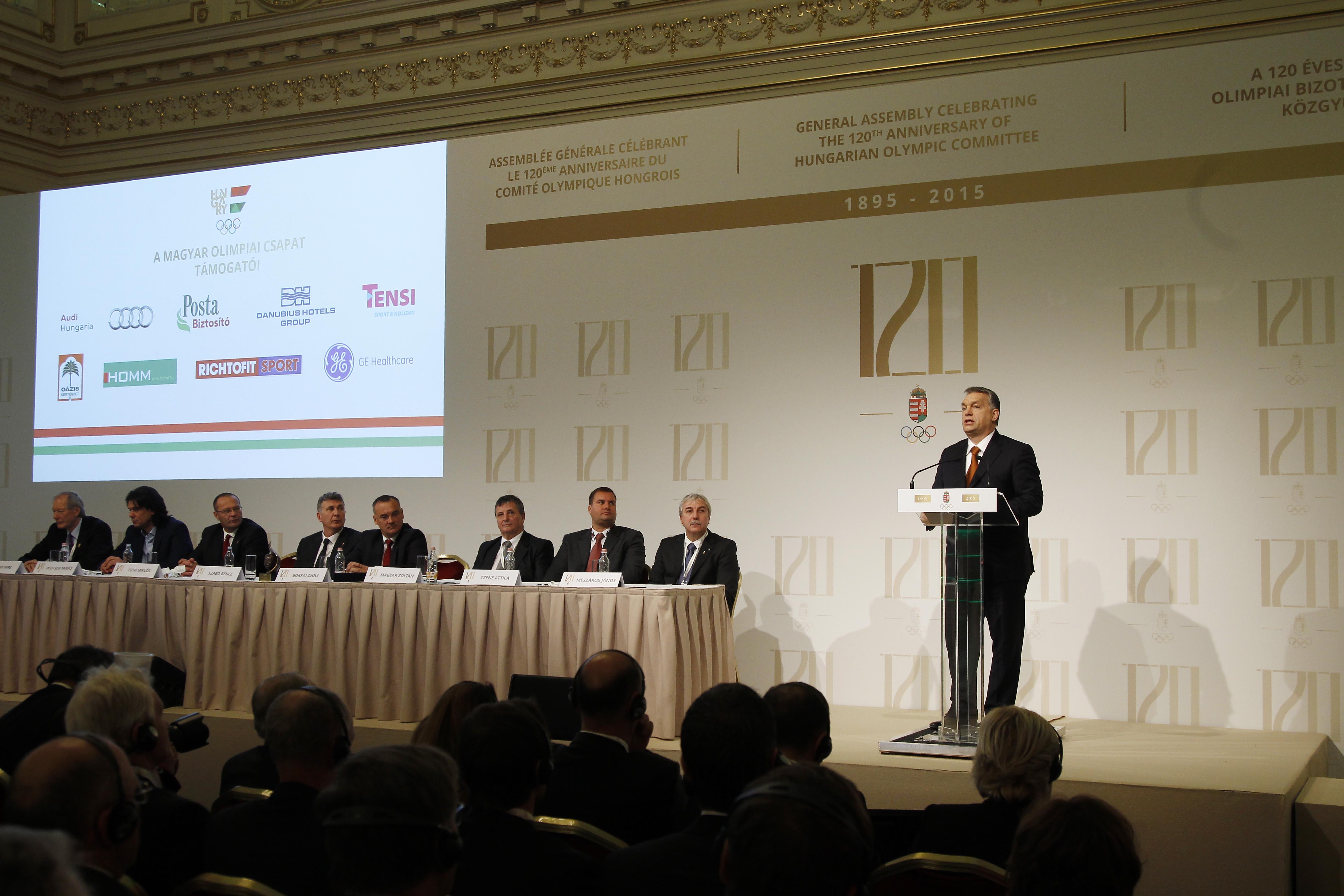 Orbán Viktor mondja köszöntőjét