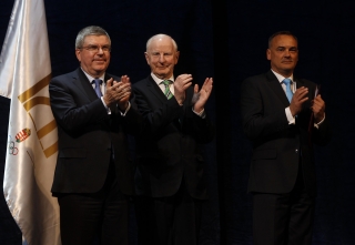 Jobbról: Borkai Zsolt, Patrick Hickey, Thomas Bach 