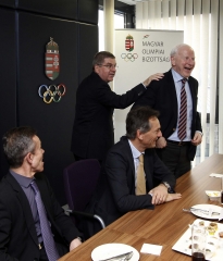 Pere Miro (NOB az olimpiai mozgalom kapcsolatokért felelős főig. helyettese), Christophe De Kepper (NOB adminisztrációs főigazgató), Patrick Hickey (EOC elnöke) és Thomas Bach (NOB elnöke)