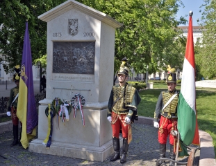 Huszárok a megemlékezésen