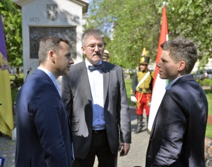 Kozmann György sportért felelős helyettes államtitkár és Kállay Kristóf, a MAC elnöke beszélget