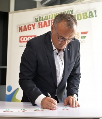 Borkai Zsolt MOB-elnök is az első aláírók között