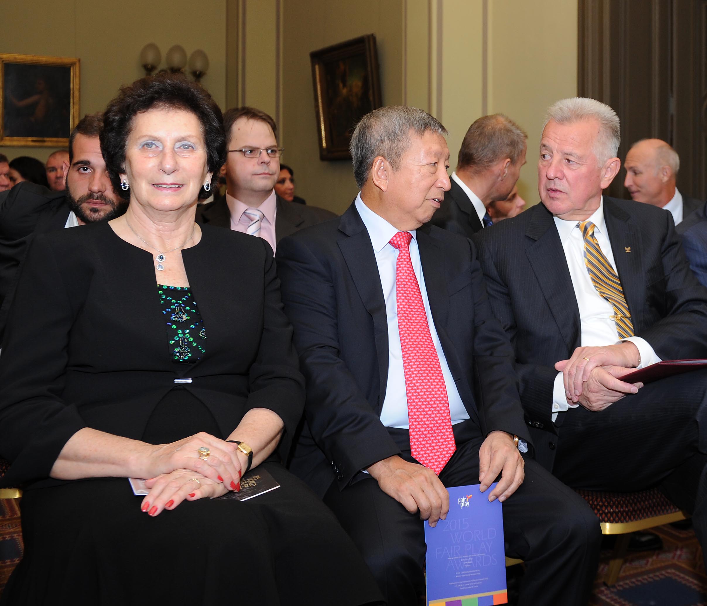 Három NOB tag: Irina Szewinska (lengyel), Ser Miang NG (szingapuri), Schmitt Pál (magyar)