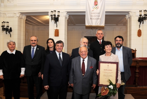 A MOA Tanácsa, jobbról dr. Jakabházyné Mező Mária főtitkár