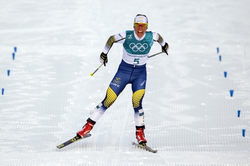 Az olimpia első bajnoka a svéd Charlotte Kalla (7,5km+7,5km skiatlon) 